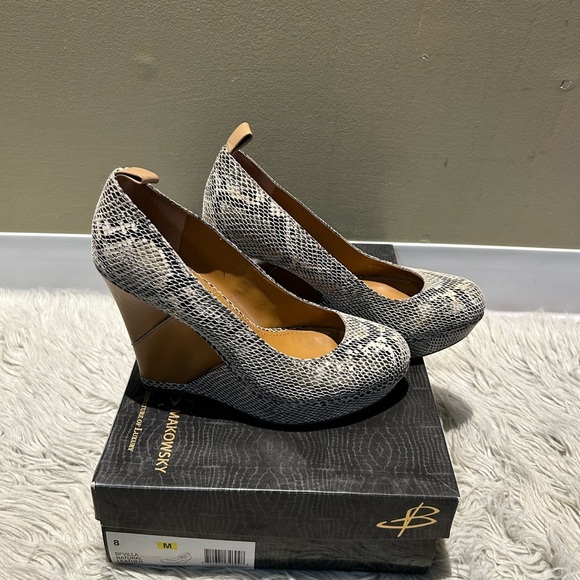 B. MAKOWSKY SNAKESKIN WEDGE - Picture 2 of 10